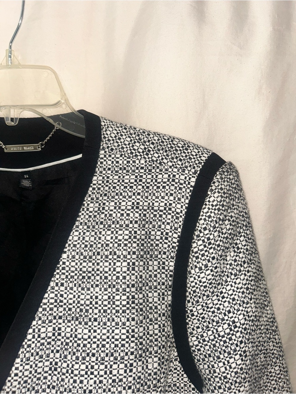 Women's Black & White Fitted Textured Zip-Front Collarless Jacket - Picture 4 of 14